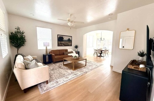 Sandy House | Luxury Sandy Retreat Clean & Minutes to Skiing