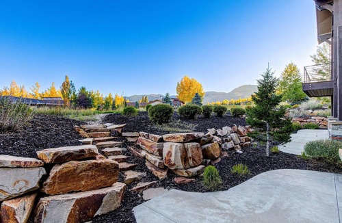 Park Meadows Condo | Luxury townhome on the golf course with 3 fireplaces, gas grill, & great view