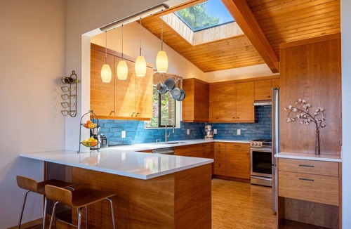 South Hill House | Luxury Treehouse Retreat | Hot Tub + Bay Views