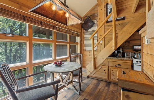 Sundance Cottage | Mandan Upper 1 bedroom Cottage, Wood Burning Fireplace, 4 min walk to Resort
