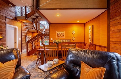 Hancock House | Maple Castle – Cozy Riverside Retreat with Hot Tub, Trails & Fireplace