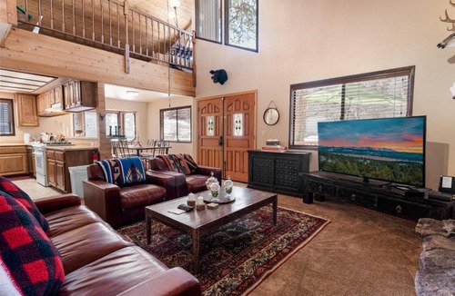 Sugarloaf House | Maple Ridge - Maple Ridge is the perfect getaway for a weekend in the mountains for any season!