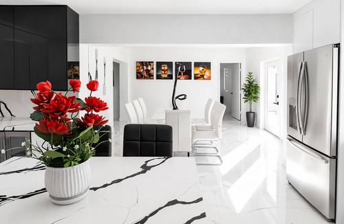 Ludlam House | Miami 4BR House 7 Min to FIU Heated Pool & BBQ