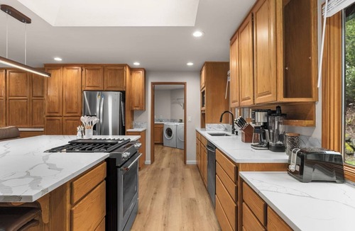 Issaquah House | MidCentury Luxury Issaquah Home, 6 Beds, Sleeps 10