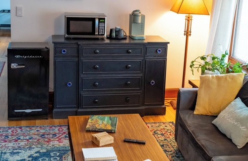 South Burlington House | Midcentury modern meets Vermont comfort and hospitality!