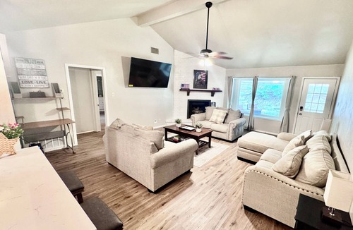 Cibolo House | Military-Friendly 3BR 2 BA Schertz Retreat Near Randolph AFB Sleeps 8