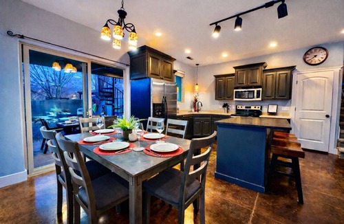 Moab South Valley House | Moab Desert Hideaway: 6-Bedroom Luxury Estate with Year-Round Pool & 2 Hot Tubs