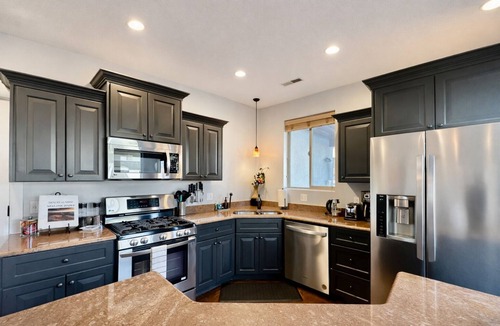 Moab South Valley House | Moab Desert Hideaway: 6-Bedroom Luxury Estate with Year-Round Pool & 2 Hot Tubs