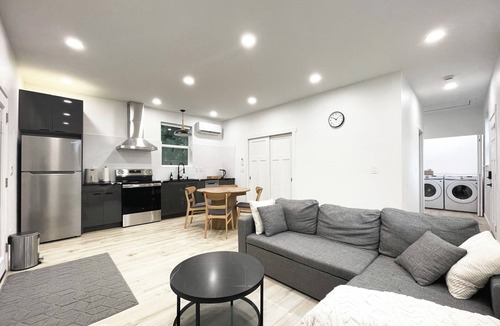 North Creek House | Modern 2Bed/2Bath Home with Full Kitchen
