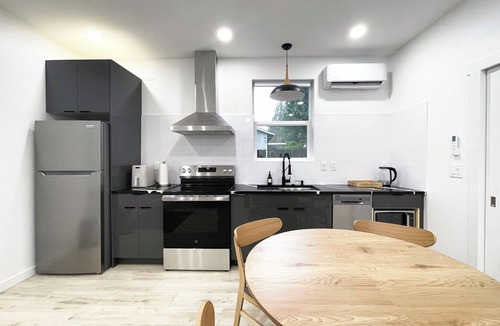North Creek House | Modern 2Bed/2Bath Home with Full Kitchen