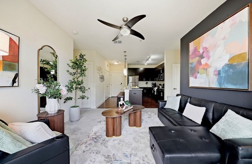 Courier City - Oscawana Apartment | Modern 2BR w/Pool + Pet-Friendly | Unit #23