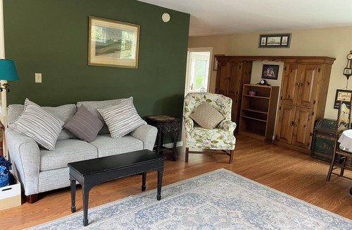Bradford House | Modern 3-bedroom house on Lake Todd in enchanting Bradford