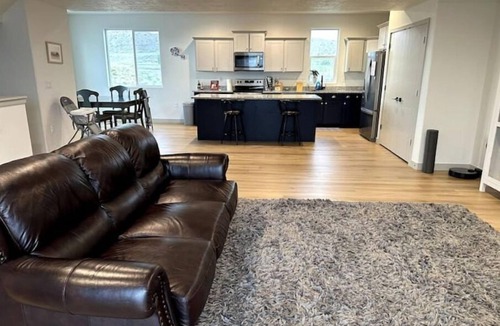 Price House | Modern 3-Story House w/Rooftop