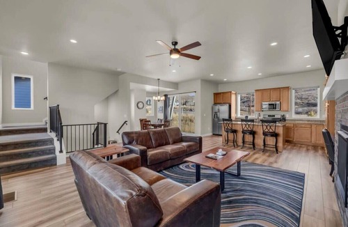 Deer Mountain House | Modern 3BD w/Reservoir Views ~ 8 Mi to Park City!