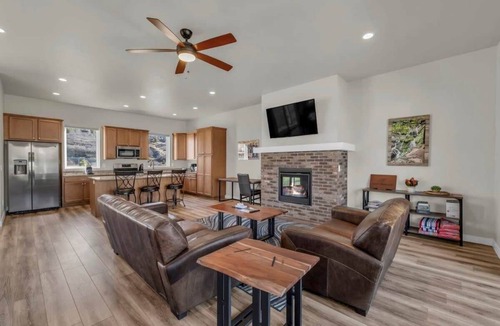Deer Mountain House | Modern 3BD w/Reservoir Views ~ 8 Mi to Park City!