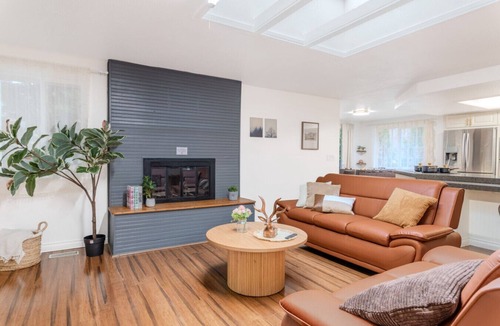 Shoreline House | Modern 7-Bedroom Home with Spacious Yard,