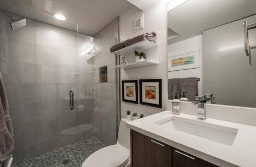 Mount Olympus Apartment | Modern Apartment close to freeway!