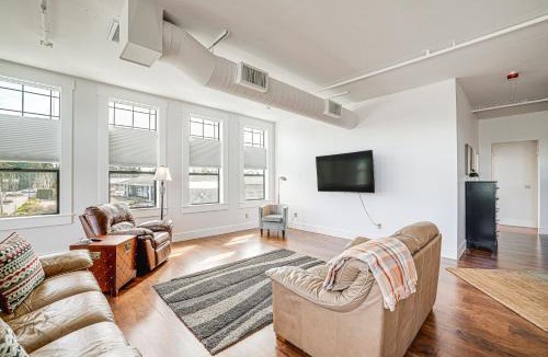 Blaine House | Modern Blaine Condo Rental < 1 Mi to Boat Harbor!