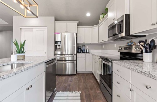 Caldwell House | Modern Caldwell Home | Hot Tub + Sauna | Near Nampa & Boise | Sleeps 10