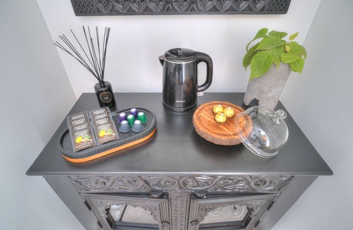 Ravenna Apartment | Modern comfort, remodeled, A/C, free parking