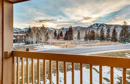 Park Meadows House | Modern condo with spectacular views - close to top ski resorts & walk to MARC