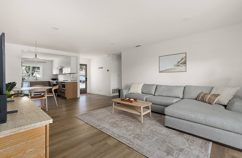 Lake San Marcos House | Modern Escape w/Views. Walk to Lake, Resort, Golf & Dining. Pet Friendly