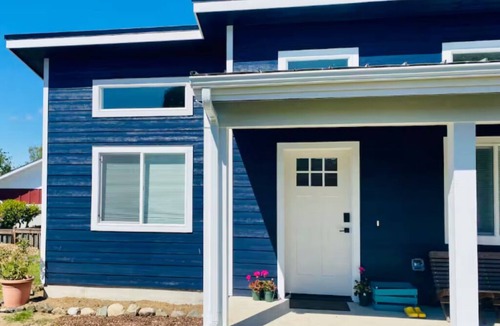 Anacortes Cottage | Modern & Light Filled 1-bedroom private garden cottage with AC in Anacortes