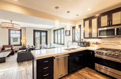 Park City House | Modern Mountainside Townhome, Natural Light, Outdoor Recreation + Hot Tub!