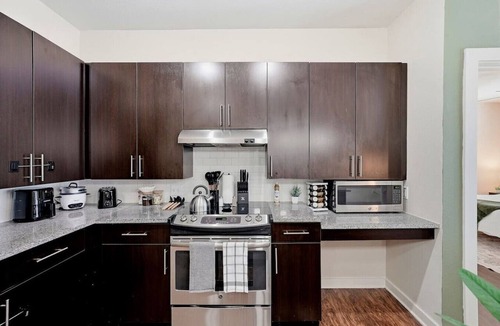 Courier City - Oscawana Apartment | Modern Retreat | 2 King Beds + Pool, Gym & Yoga