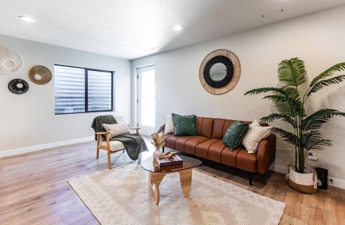 Sandy House | Modern Style Loft Near Canyon RSL and Expo