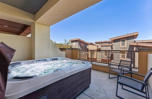 Kimball Junction House | Modern Townhouse with HotTub & Garage