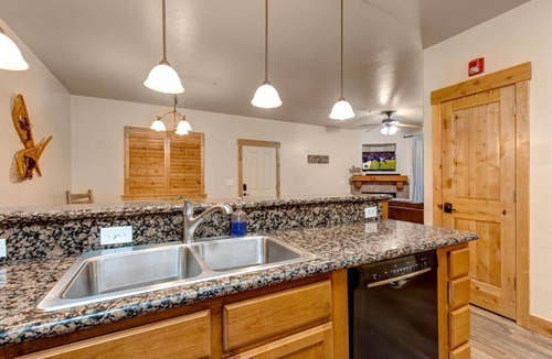 Bear Hollow Village Condo | Moose Mgmt at Bear Hollow 1104 Outdoor Patio-Pool-Free Bus Route-Dogs Welcome