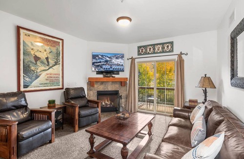 Bear Hollow Village Condo | Moose Mgmt at Bear Hollow 1304: King bed-Top Floor-Office Space-Gym-Dogs Welcome
