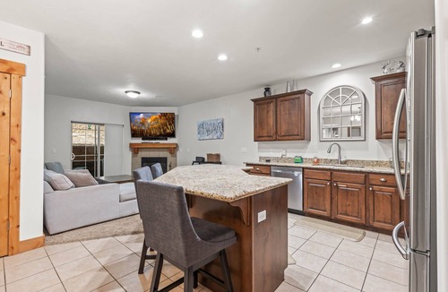 Bear Hollow Village Condo | Moose Mgmt at Bear Hollow 4203 Pool-Grill-Free Shuttle-Parking-Dogs Welcome