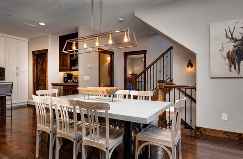 Park City House | Moose Mgmt at Retreat 811: King Bed-Pool-Free Bus Route- Pvt Hot Tub-BBQ-Garage