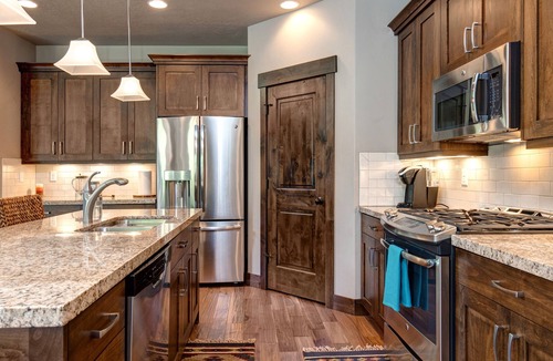 Park City House | Moose Mgmt at Retreat 1037: Three King Beds-Pool-Pvt. Hot Tub and Firepit- Wifi