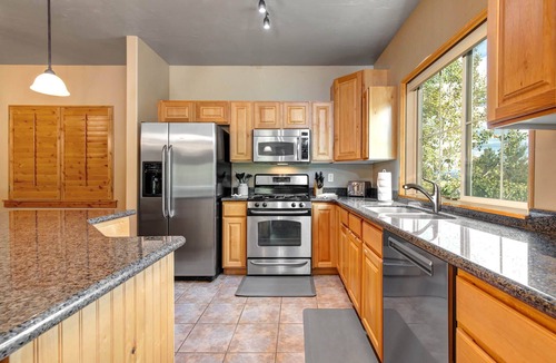 Bear Hollow Village Condo | Moose Mgmt-Bear Hollow 3301: Grill-HotTub