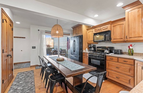 Park Meadows Condo | Moose Mgmt – Pvt Hot Tub | Free Shuttle | Sleeps 8