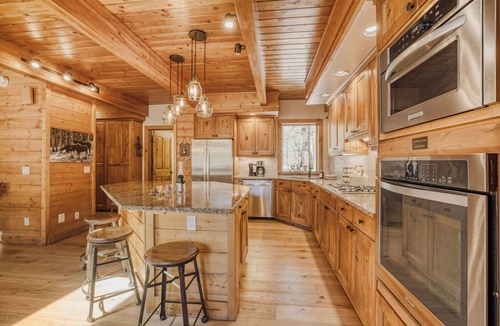 Warrior's Mark West House | Morning View Lodge | Mountain Retreat with Hot Tub