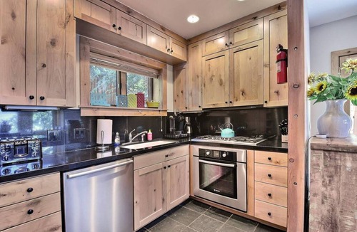 Deer Valley Apartment | Mountain Crest Ski Retreat - Free Shuttle Stop Just Yards Away