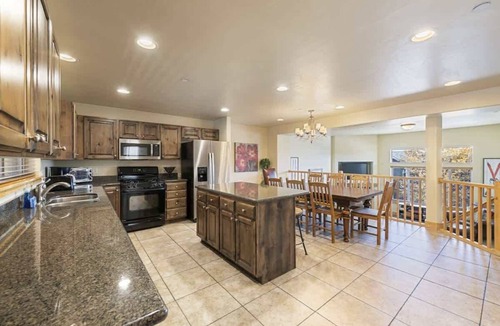 Bear Hollow Village House | Mountain Getaway Private Hot Tub Included!