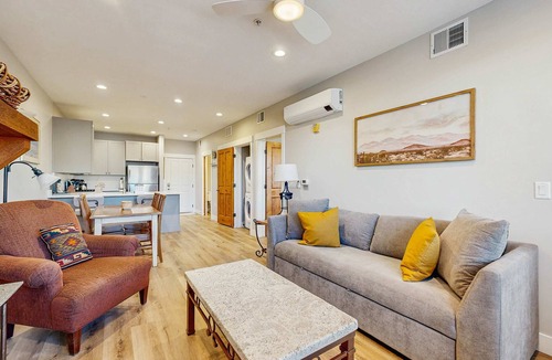 Kimball Junction Condo | Mountain retreat with fireplace, hot tub, pool, & fitness room