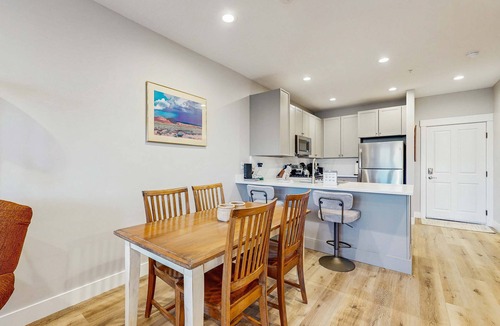Kimball Junction Condo | Mountain retreat with fireplace, hot tub, pool, & fitness room