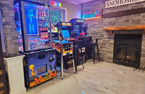 Snohomish House | Mountain View Estate Forest Hot Tub Full Arcade