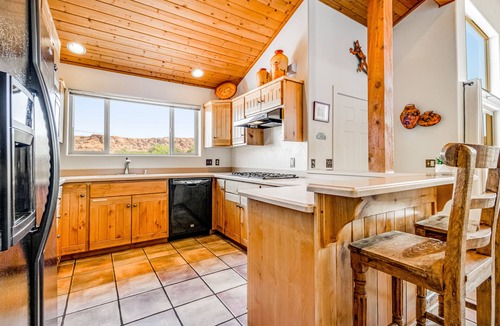 Moab South Valley House | Mountain view home with patio, gas fireplaces & shared pool/hot tub - 2 dogs OK