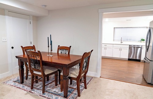 Sandy Apartment | Mountain Views - 7 Min to Both Canyons - Fireplace - Spacious 3 Br - Bball Court