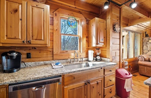 Sevierville Cabin | Mountain Views/ Secluded 3 King Bed Master Suites/Pet friendly w/fee