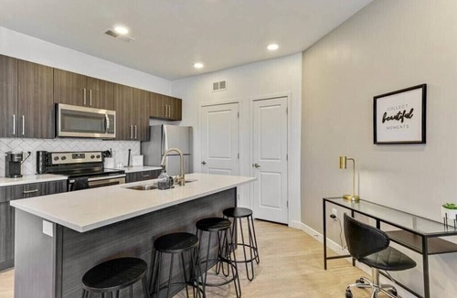 Draper Apartment | Mountain Vista | 24 hr Gym | Hot Tub | Central