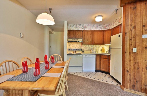 Killington Condo | Mt Green 2BR/2BA Condo: Close to Resort and Skiing. 3B7