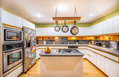 Granite Villa | Mtn. Home-Sauna, Pool Table, Mins to Ski/Hike/Bike
